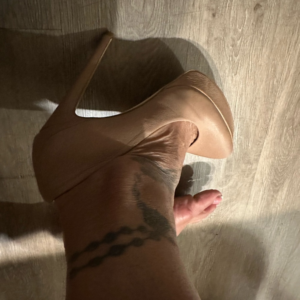 Worn once size 7.5 heels